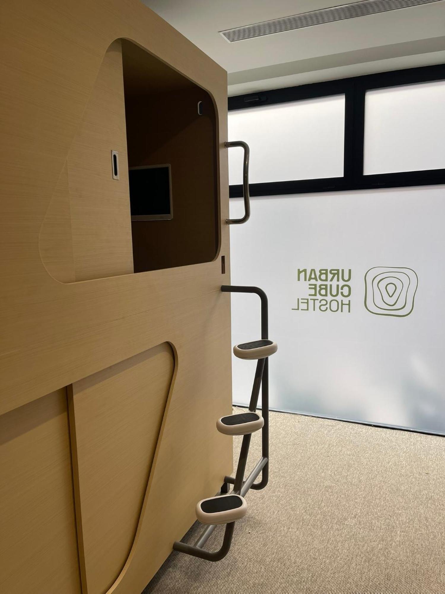 Urban Cube Hostel Sevilla Luaran gambar