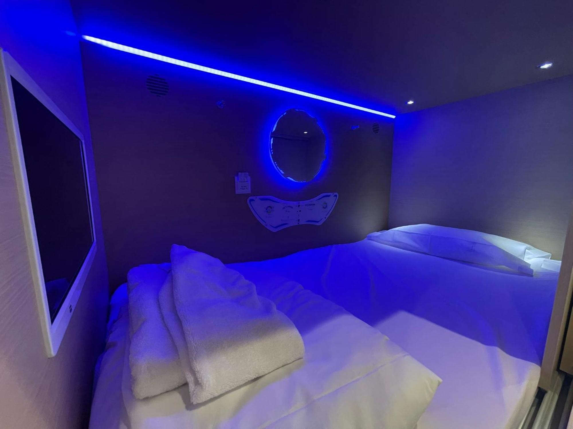 Urban Cube Hostel Sevilla Luaran gambar