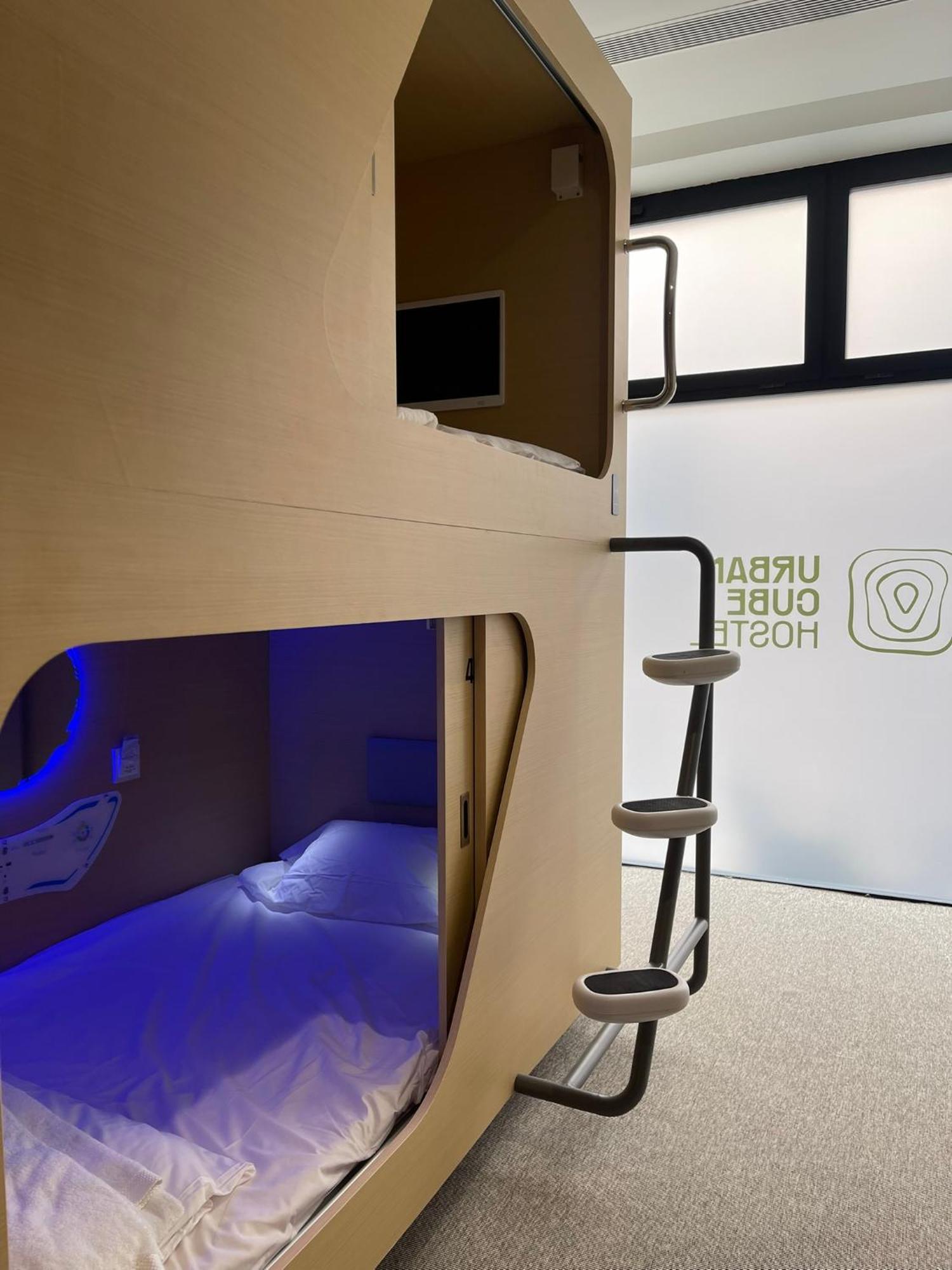 Urban Cube Hostel Sevilla Luaran gambar