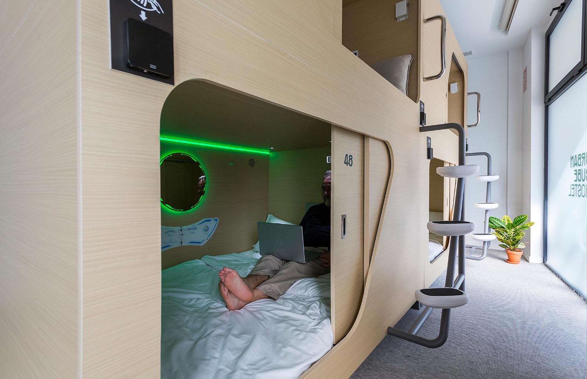 Urban Cube Hostel Sevilla Luaran gambar