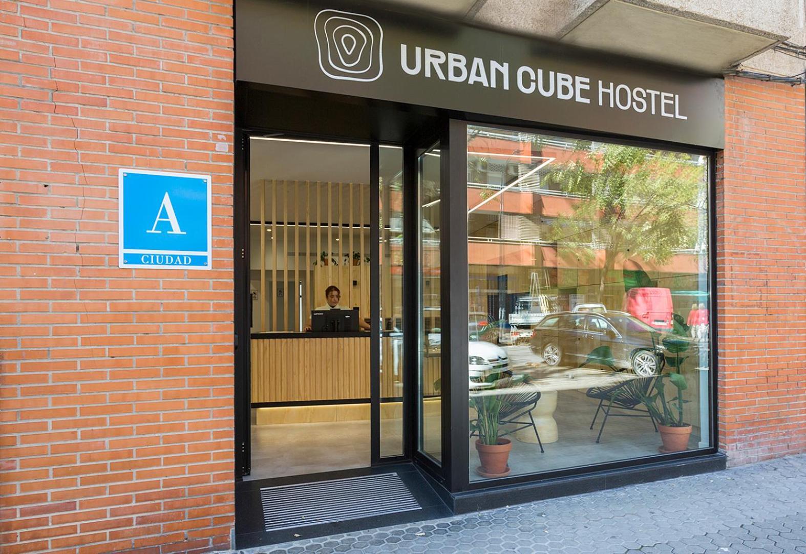 Urban Cube Hostel Sevilla Luaran gambar
