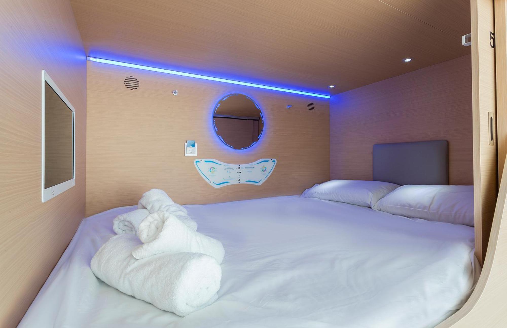 Urban Cube Hostel Sevilla Luaran gambar