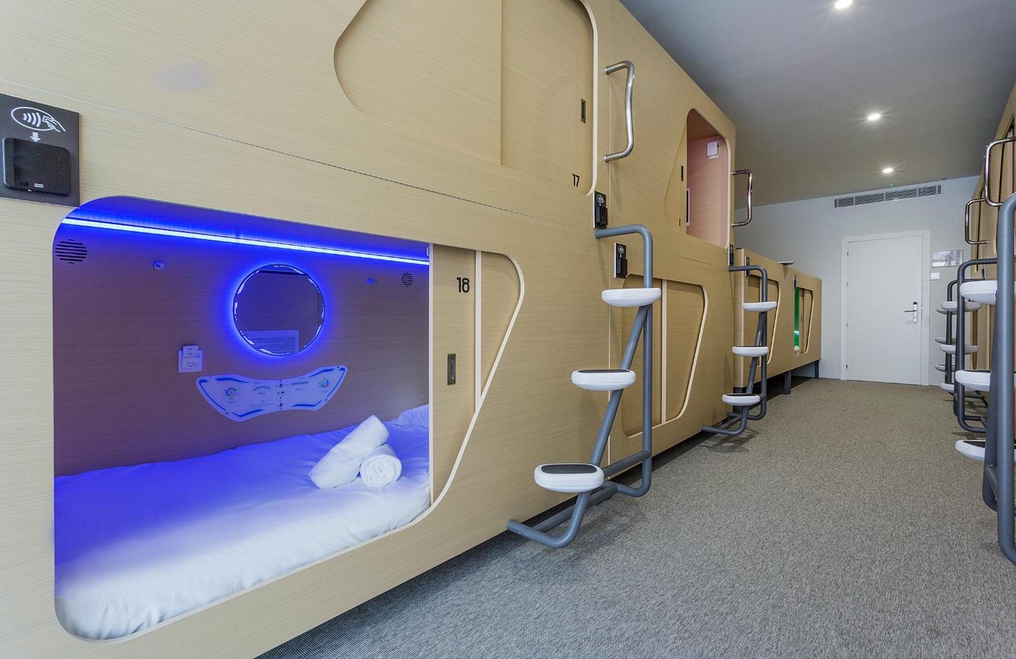 Urban Cube Hostel Sevilla Luaran gambar