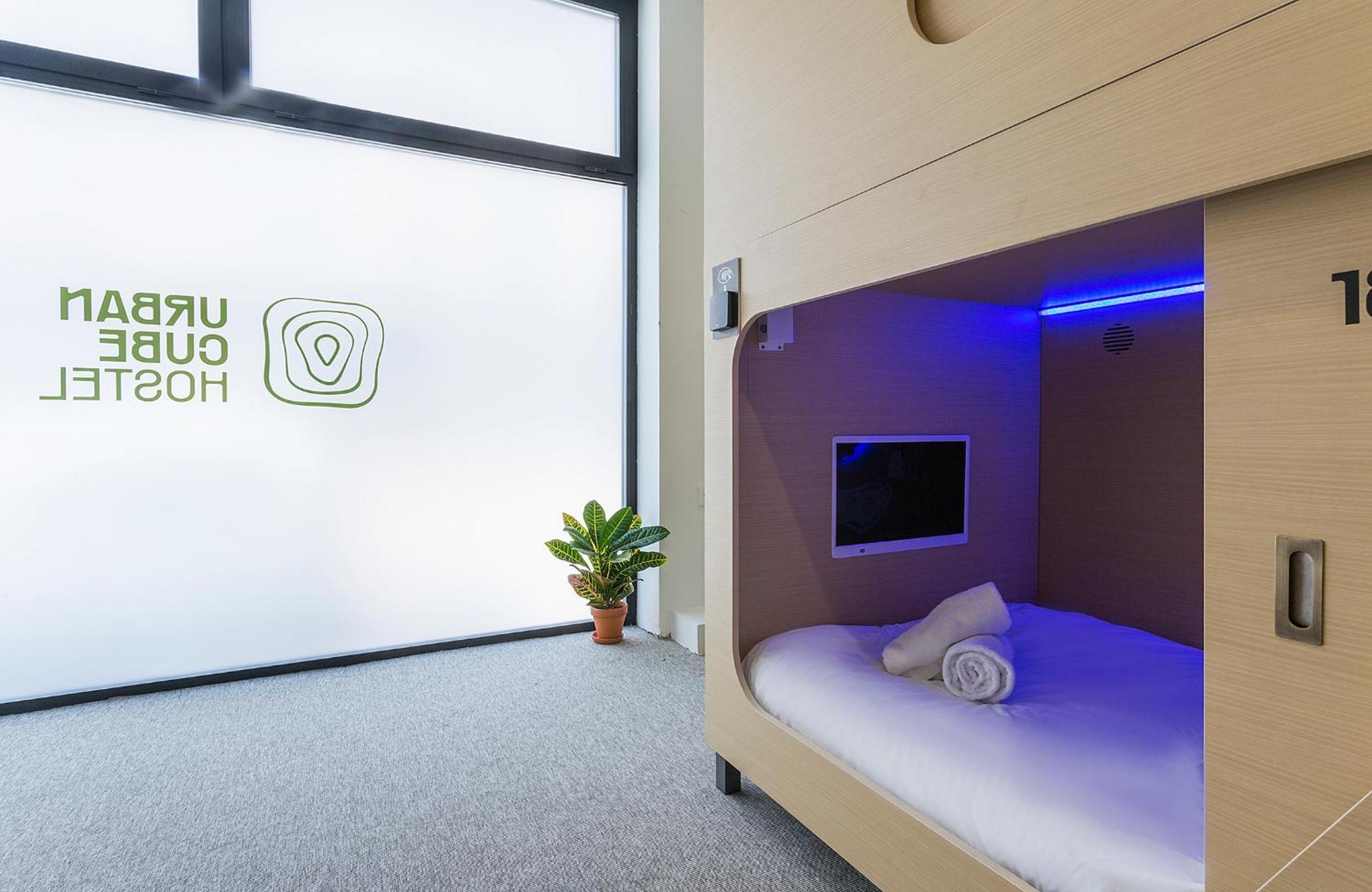 Urban Cube Hostel Sevilla Luaran gambar